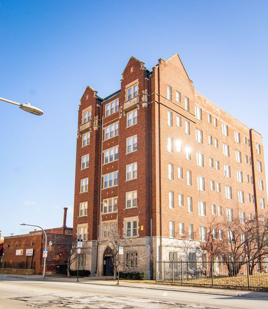 Apartment for rent at 7147 S Jeffery Blvd, Chicago, IL 60649