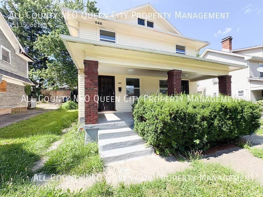 Apartment for rent at 223 W Parkwood Dr, Dayton, OH 45405
