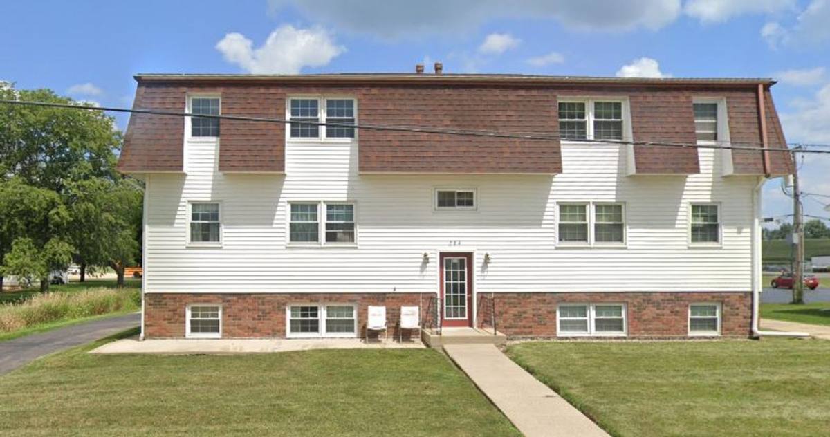 Apartment for rent at 204 E 10th St, De Witt, IA 52742