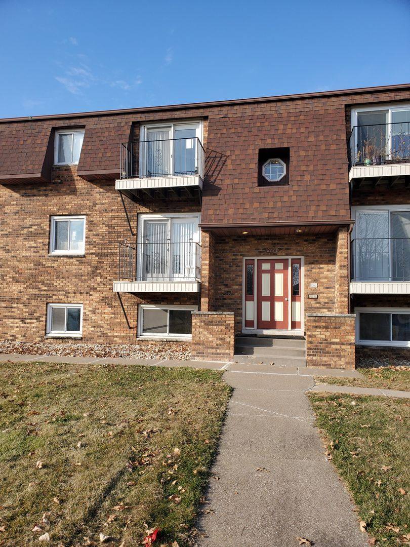 Apartment for rent at 2786, 2788 Willow Dr, Bettendorf, IA 52722