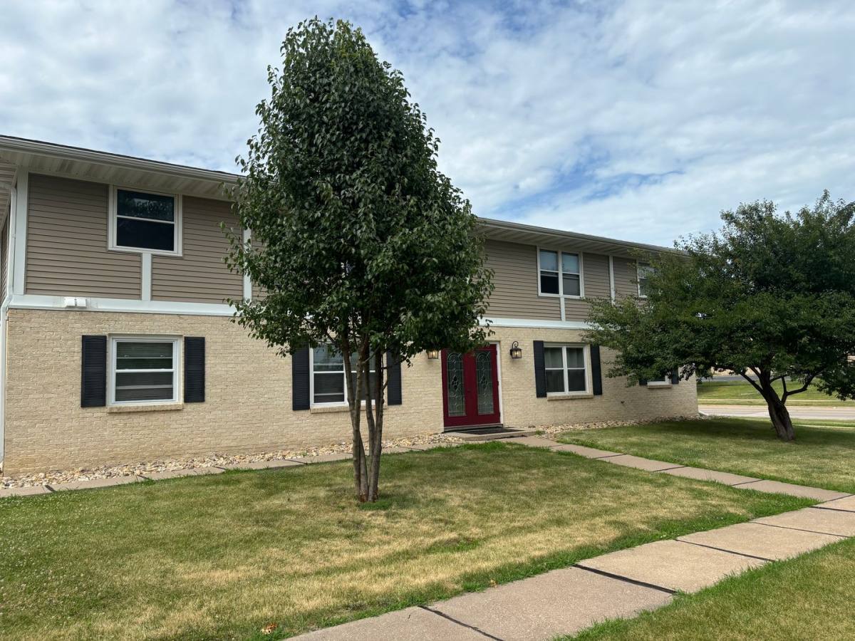 Apartment for rent at 3470 Winston Dr, Bettendorf, IA 52722