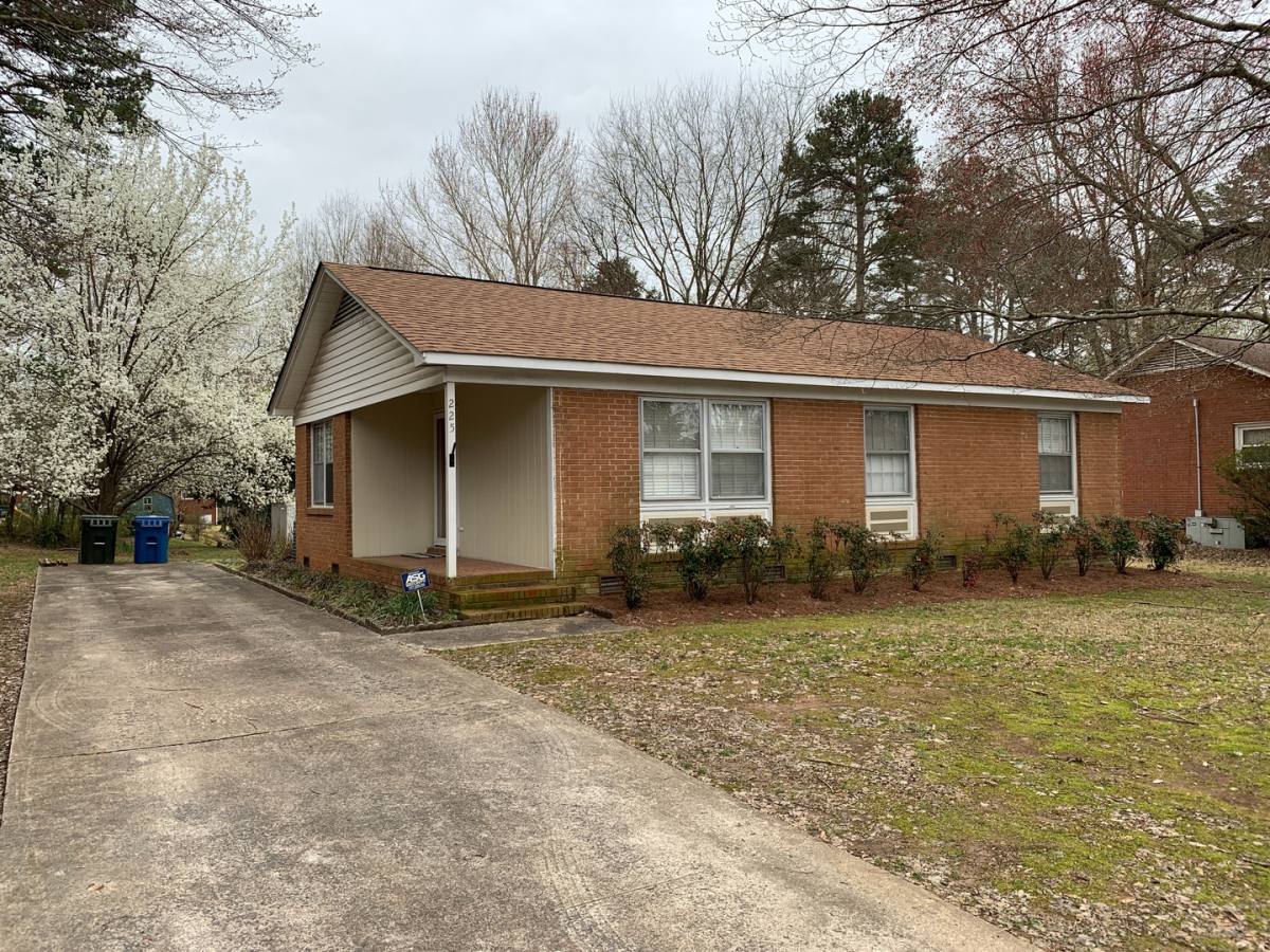 House for rent at 225 Deer Creek Dr, Matthews, NC 28105