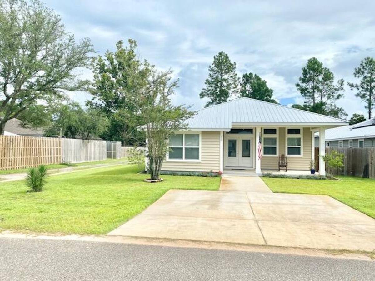 House for rent at 210 Pines St, Niceville, FL 32578