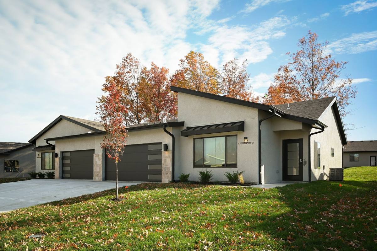 Townhouse for rent at 201 E Maplewood Lane, Raymore, MO 64083