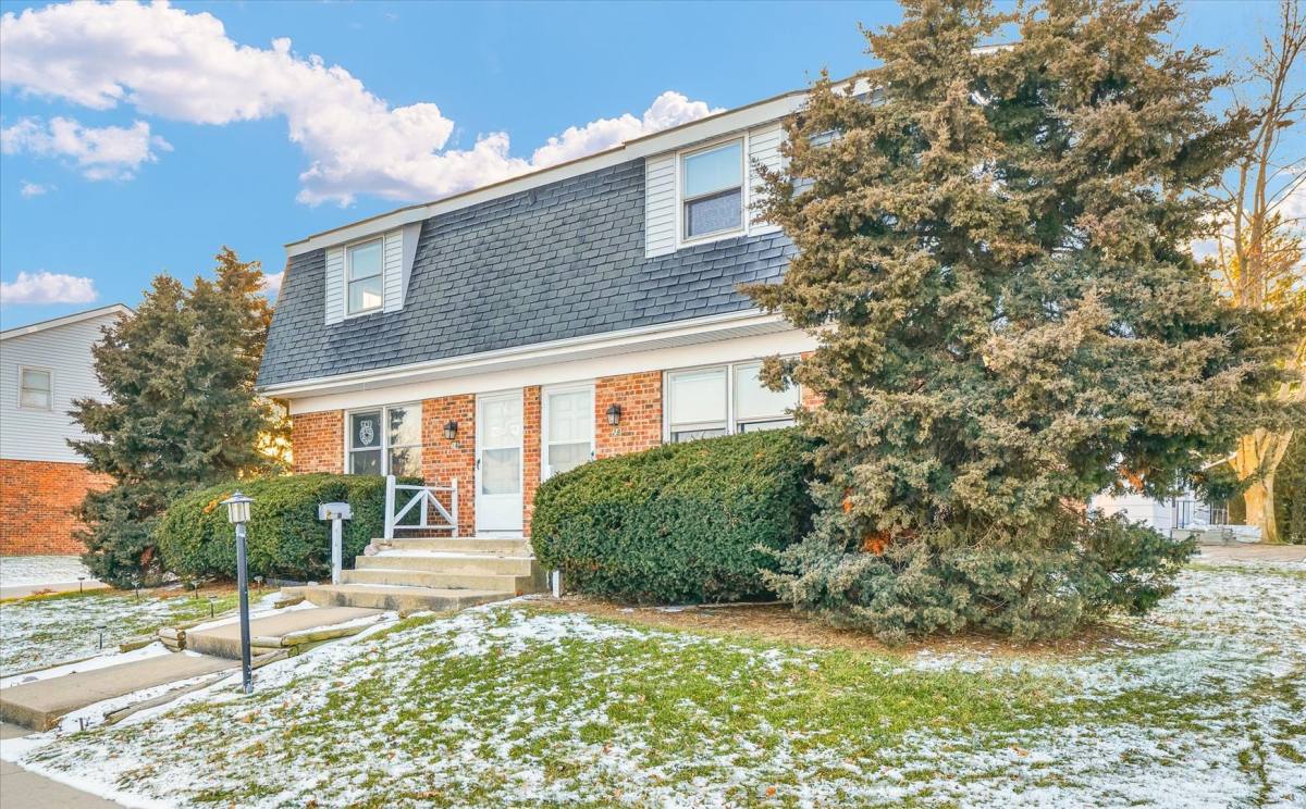 Townhouse for rent at 303 S Regency Dr, Bloomington, IL 61701