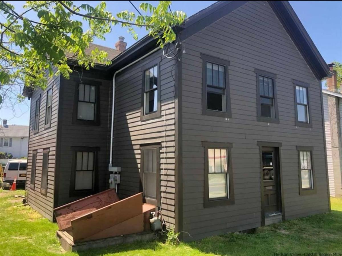 Apartment for rent at 154 Broadway, Port Ewen, NY 12466