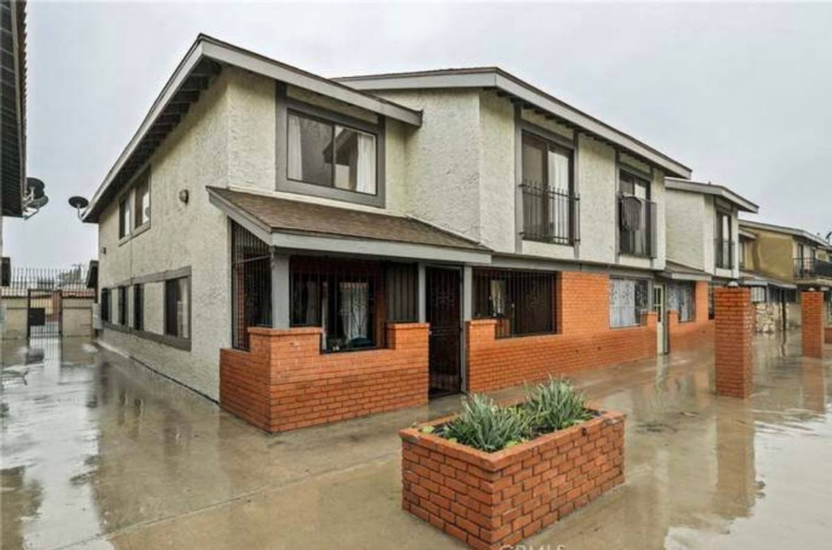 Townhouse for rent at 1239 W Rosecrans Ave, Gardena, CA 90247