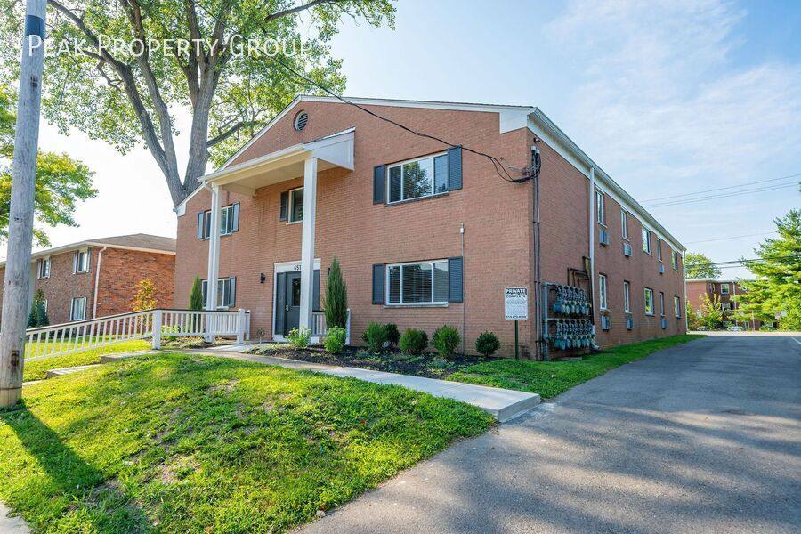 Apartment for rent at 651 Riverview Dr, Columbus, OH 43202
