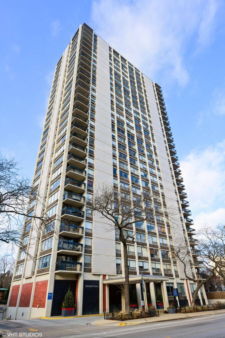 Apartment for rent at 1355 N Sandburg, Chicago, IL 60610