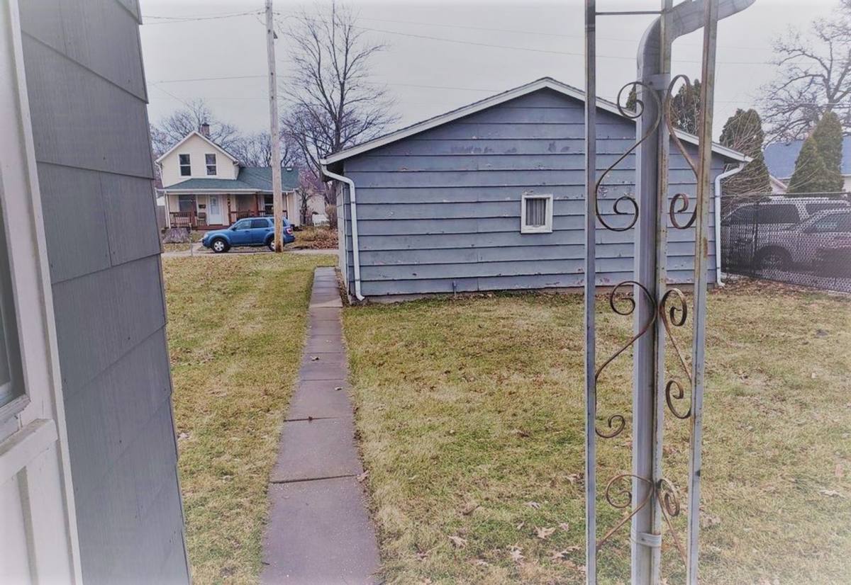 House for rent at 1577 31st Ave, Moline, IL 61265