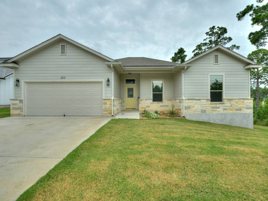 House for rent at 323 Kaanapali Lane, Bastrop, TX 78602