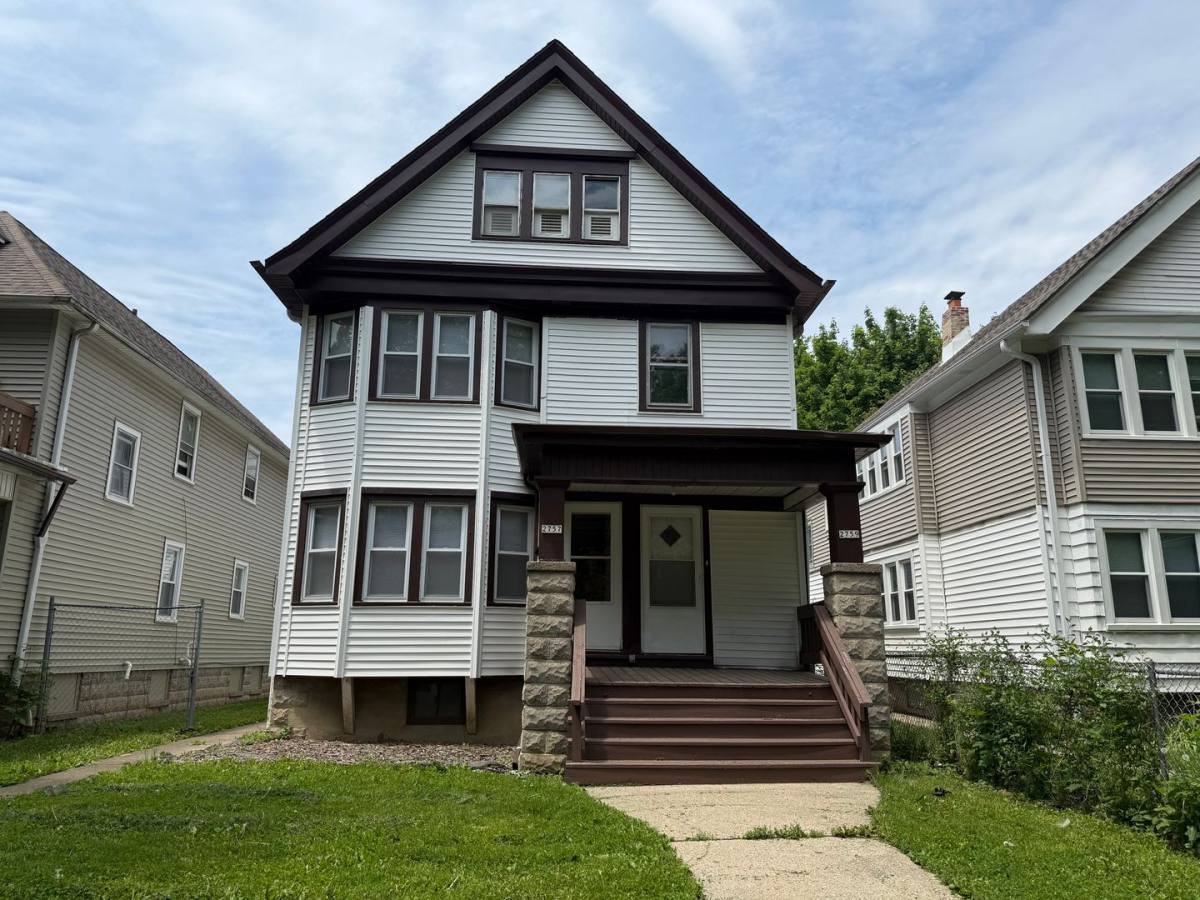 Apartment for rent at 2757-2759 N 36th St, Milwaukee, WI 53210