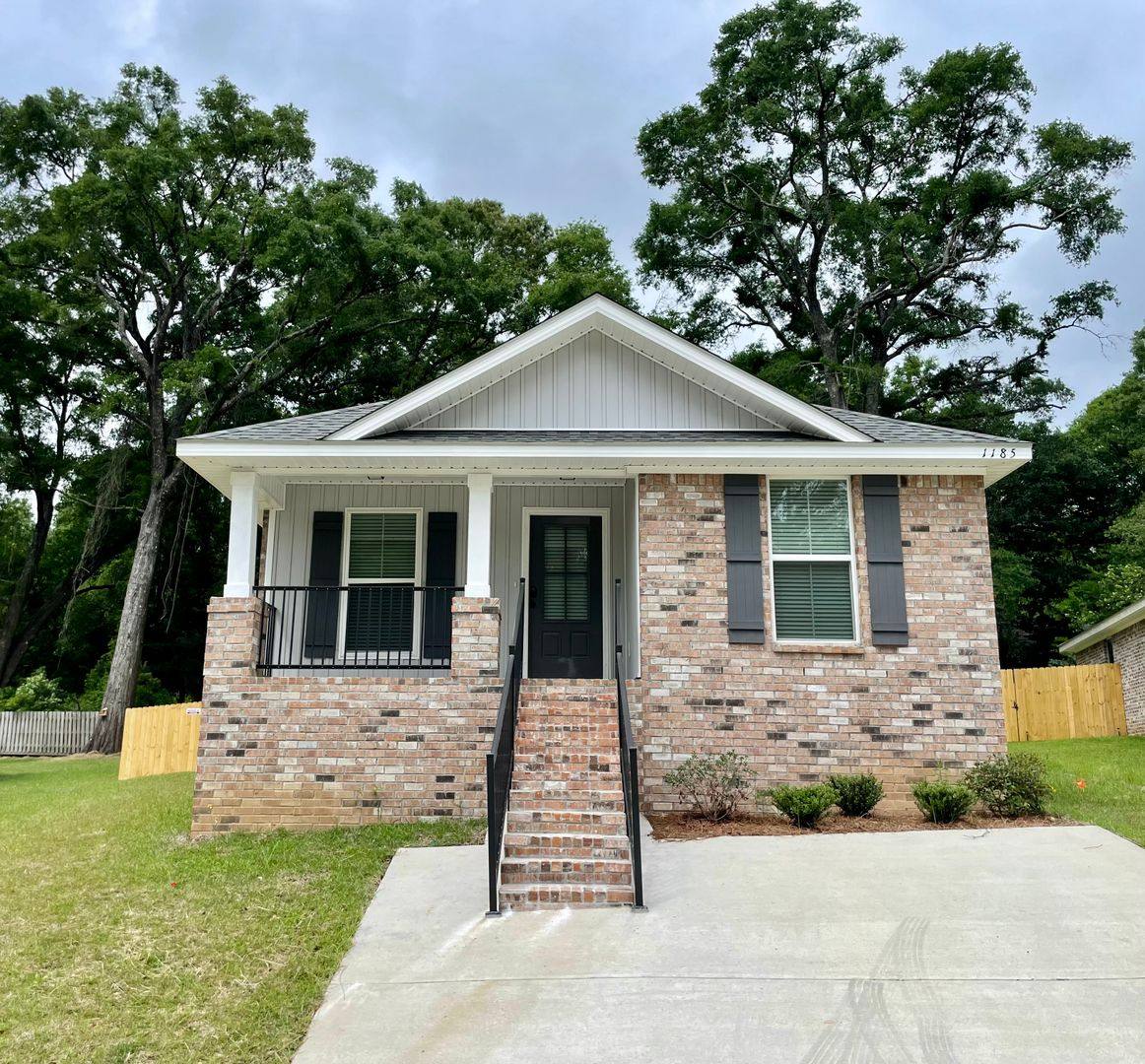 House for rent at 1185 Forest Glen W Dr, Mobile, AL 36618