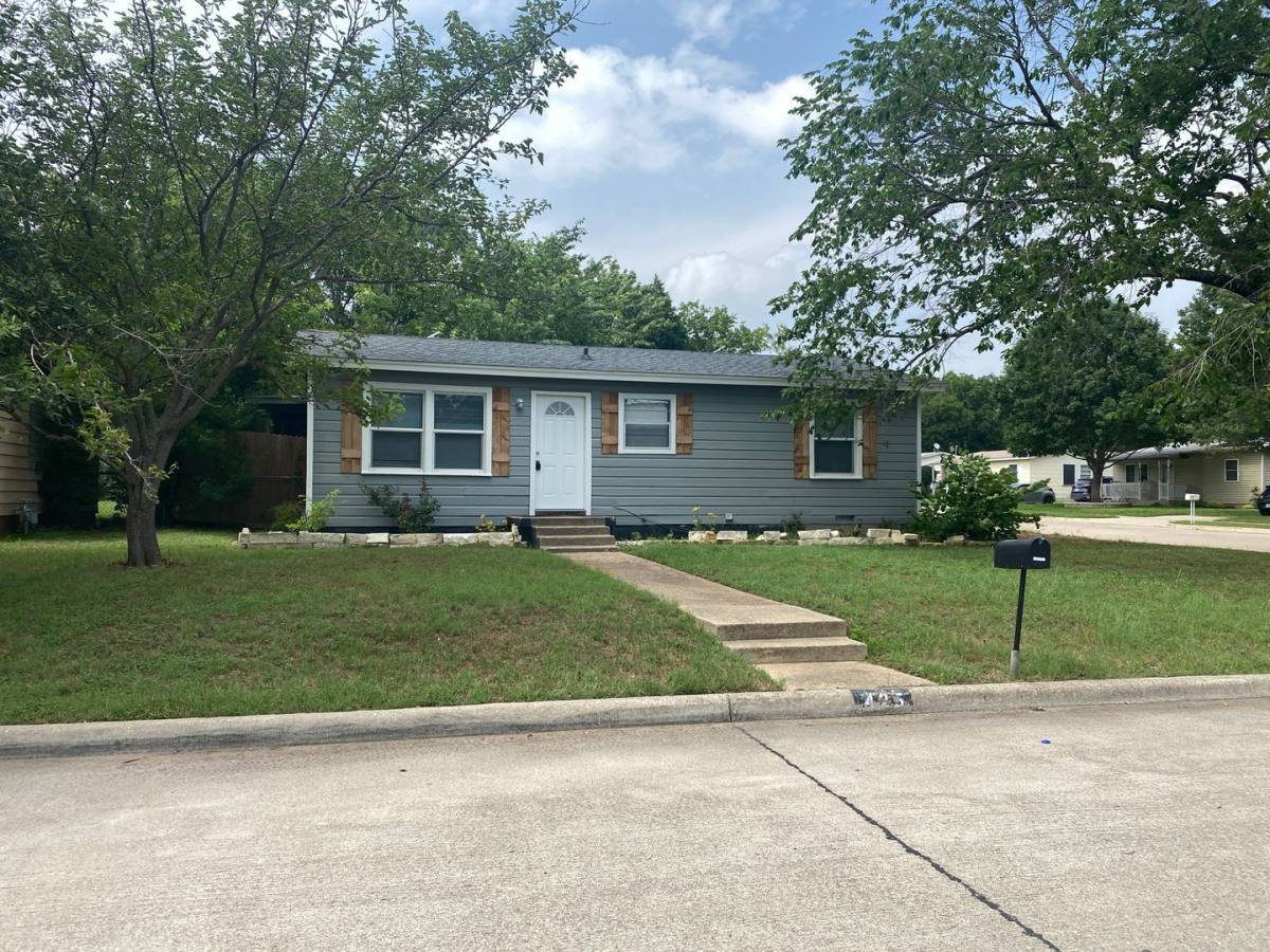 House for rent at 425 Wanda Way, Hurst, TX 76053