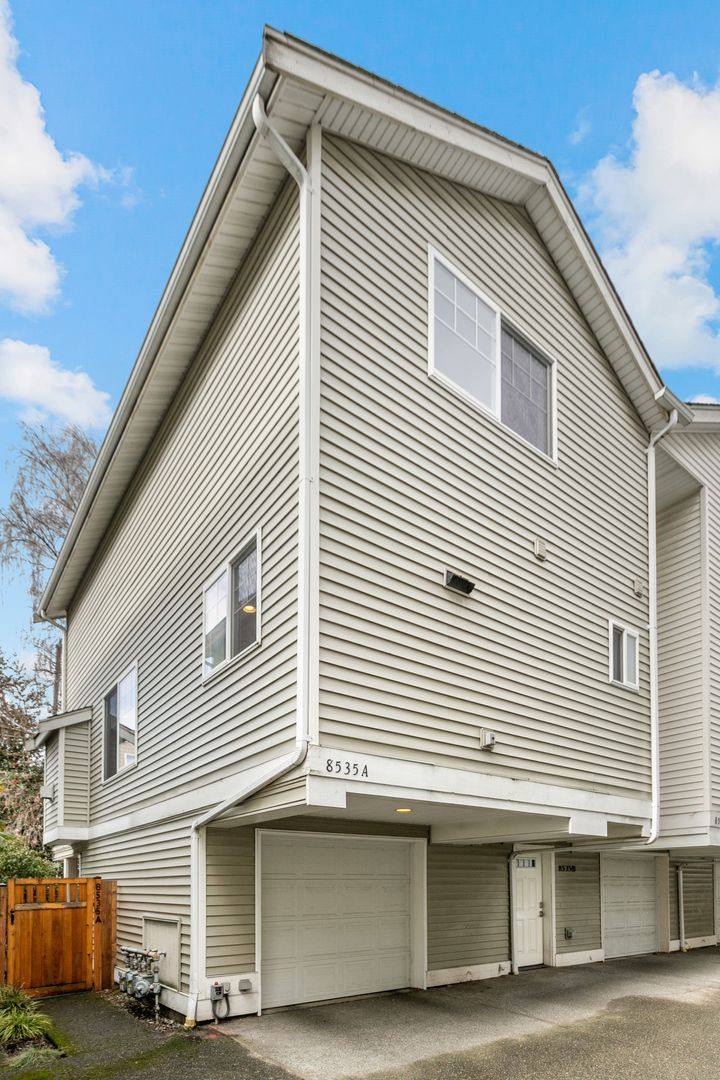 Townhouse for rent at 8535 Midvale Ave N, Seattle, WA 98103