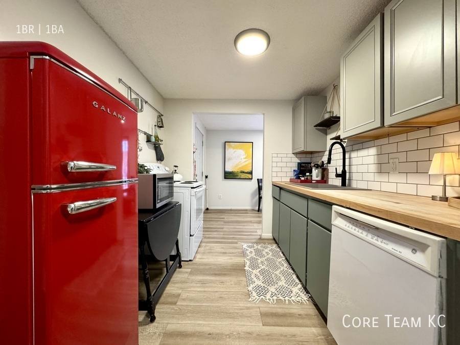 Apartment for rent at 1207 W 47th St, Kansas City, MO 64112