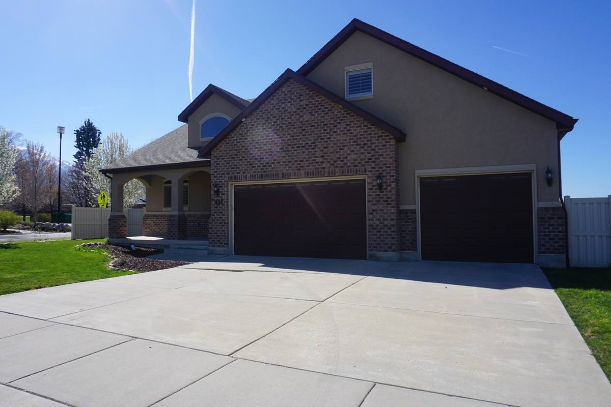 House for rent at 222 E Belle Glenn Circle, Sandy, UT 84070