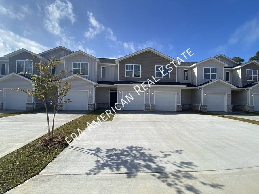 Townhouse for rent at 987 Skylark Rd, Mary Esther, FL 32569