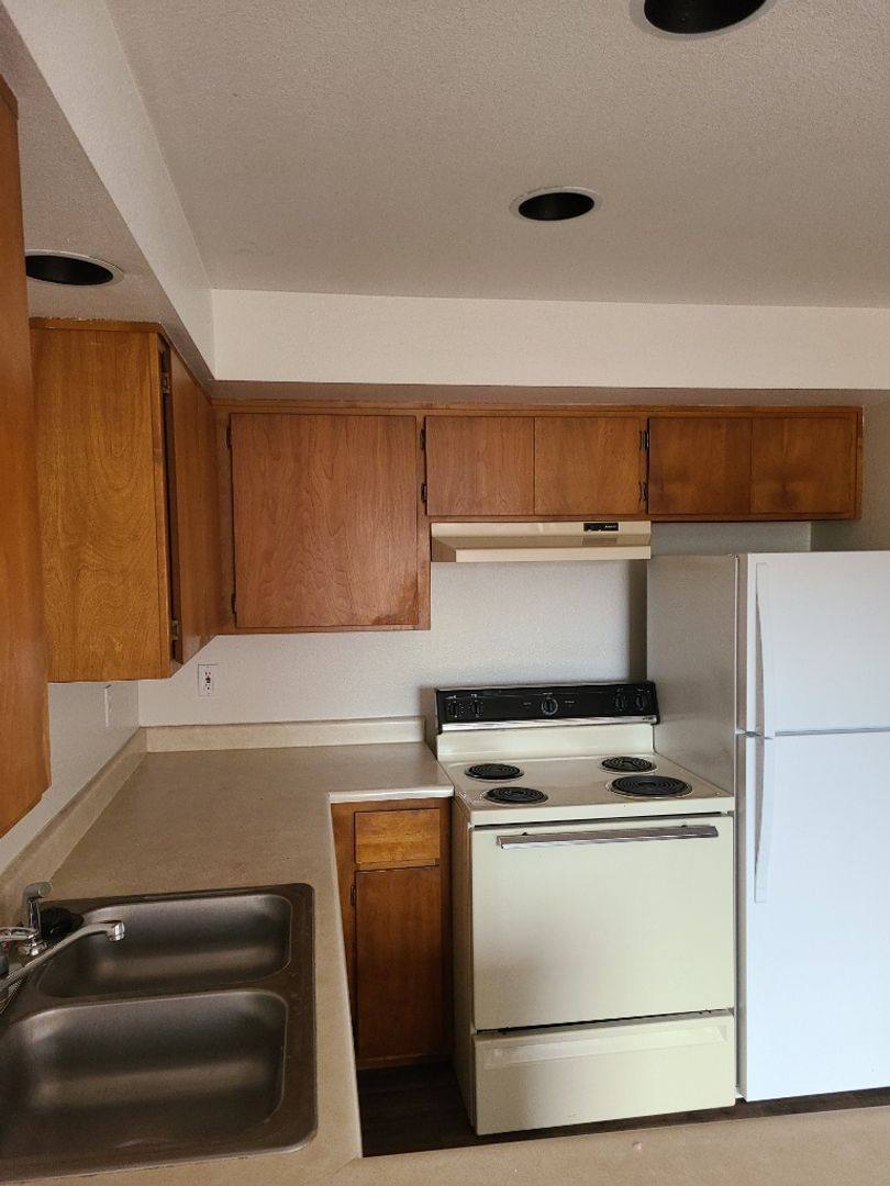 Apartment for rent at 2046 Campus Dr, Medford, OR 97504
