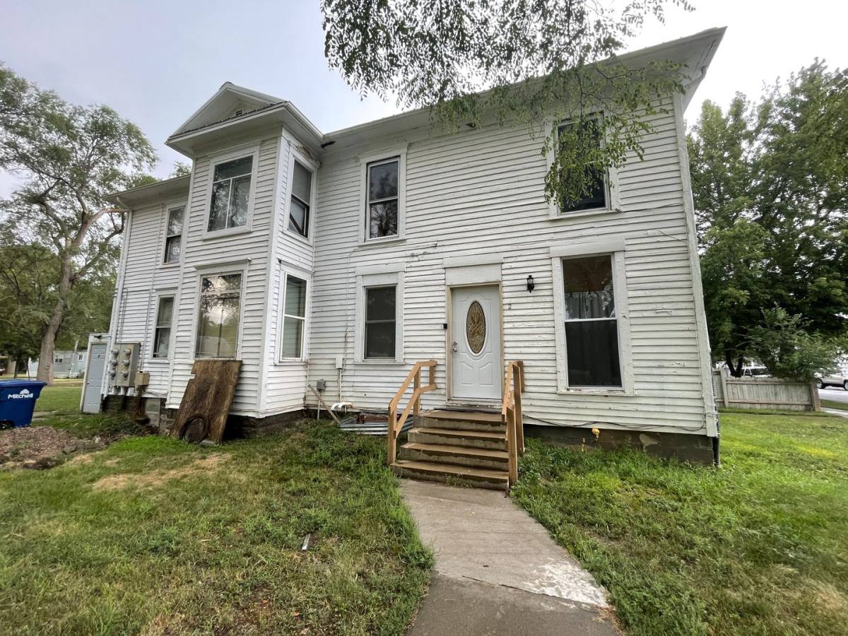 1123 E 2nd, Mitchell, SD 57301