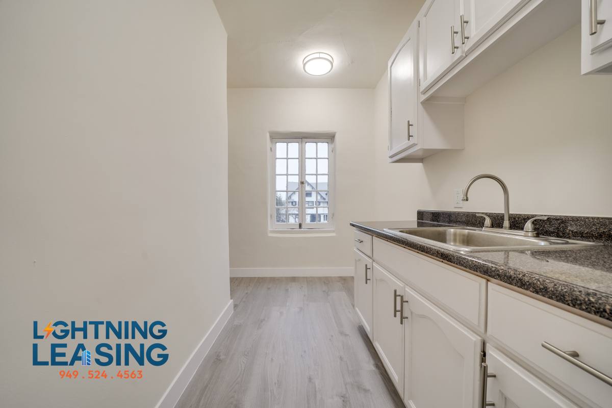 Apartment for rent at 1516 S Wilton Place #207D, Los Angeles, CA 90019