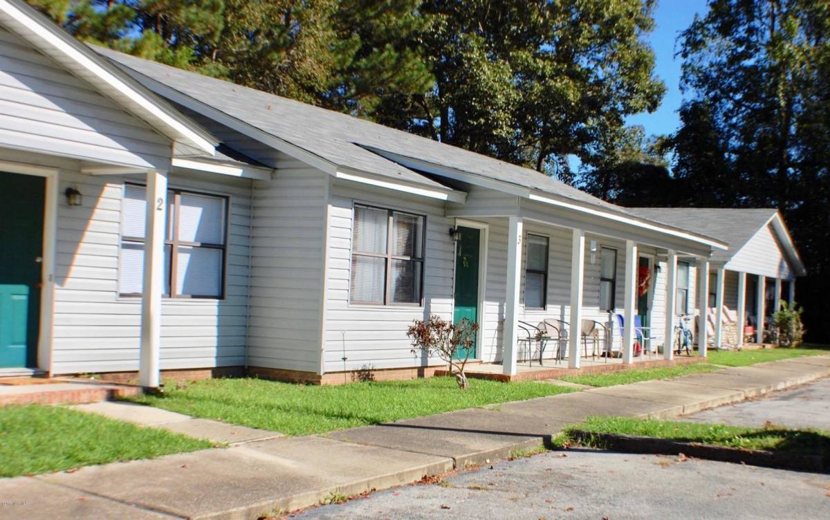 Apartment for rent at 701 Maple Ave, Maysville, NC 28555
