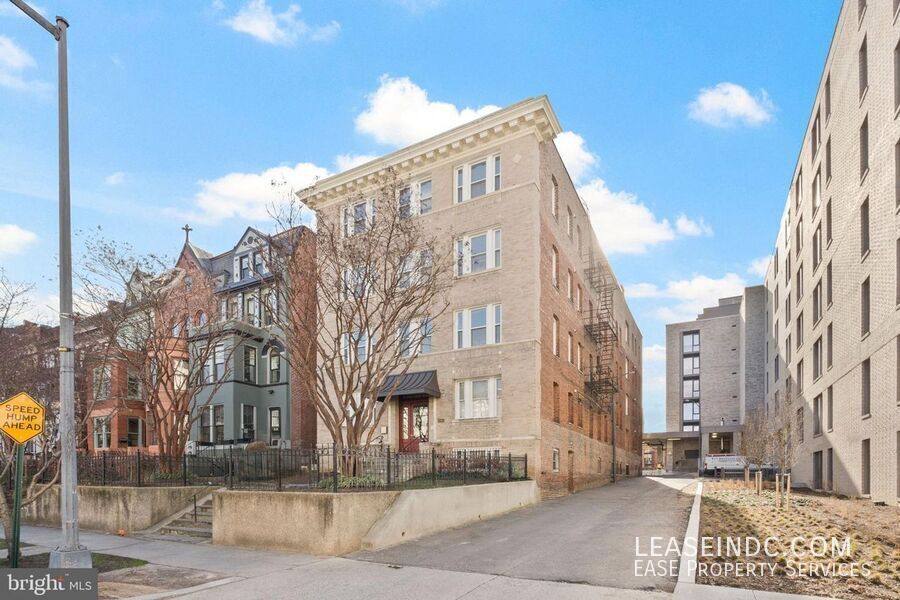 Apartment for rent at 1340 Fairmont St NW #402, Washington, DC 20009