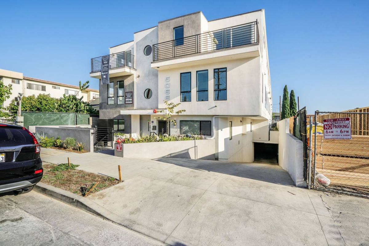 Townhouse for rent at 5066 Romaine St, Los Angeles, CA 90029