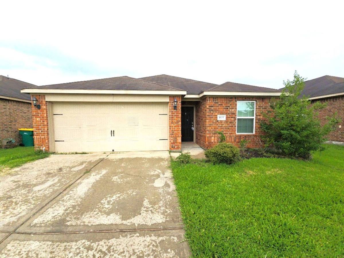 House for rent at 1615 Pink Stone Dr, Rosharon, TX 77583