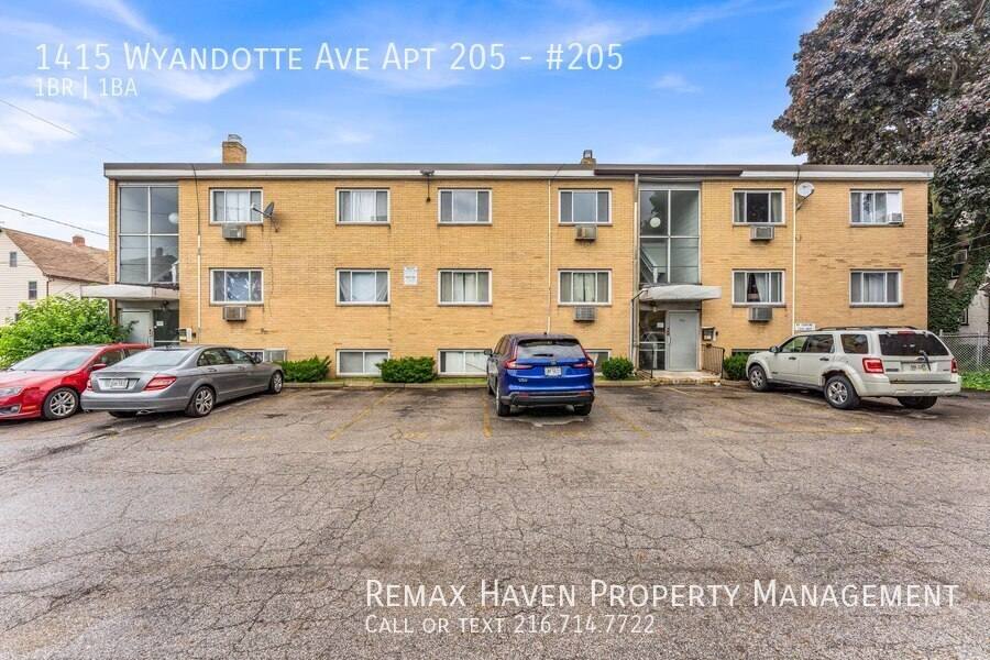 Apartment for rent at 1415 Wyandotte Ave #205, Lakewood, OH 44107