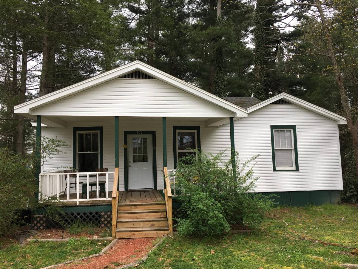 House for rent at 202 Vance St, Hendersonville, NC 28739
