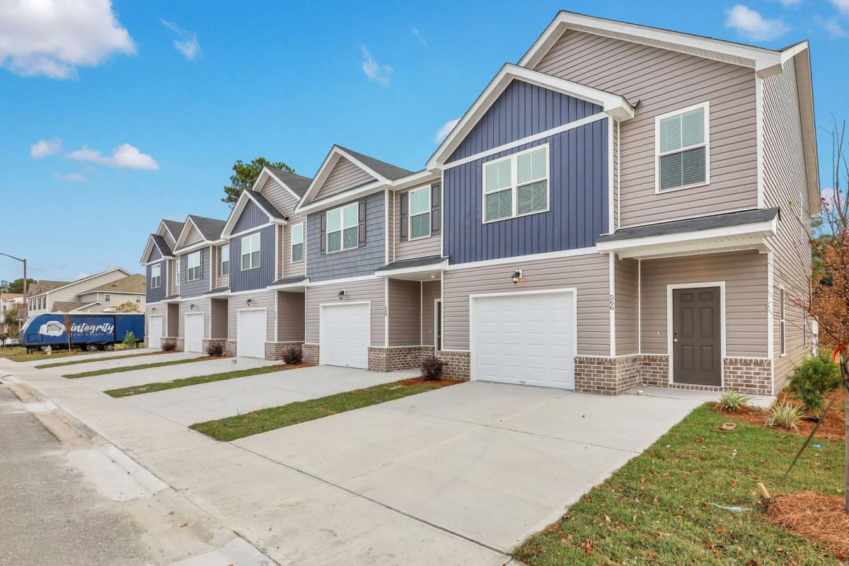 Townhouse for rent at 568 Governor Treutlen Circle, Pooler, GA 31322