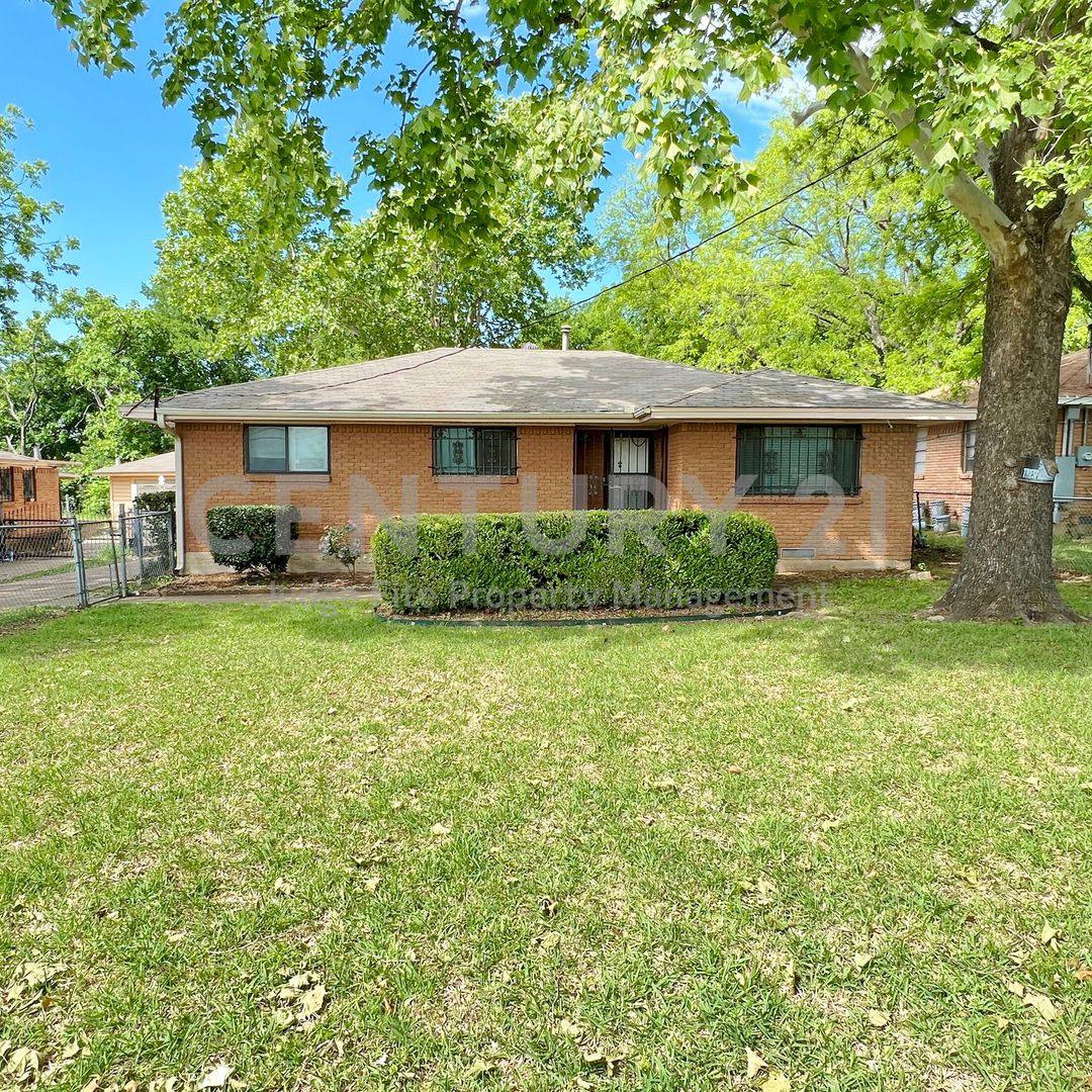 House for rent at 4341 Kolloch Dr, Dallas, TX 75216