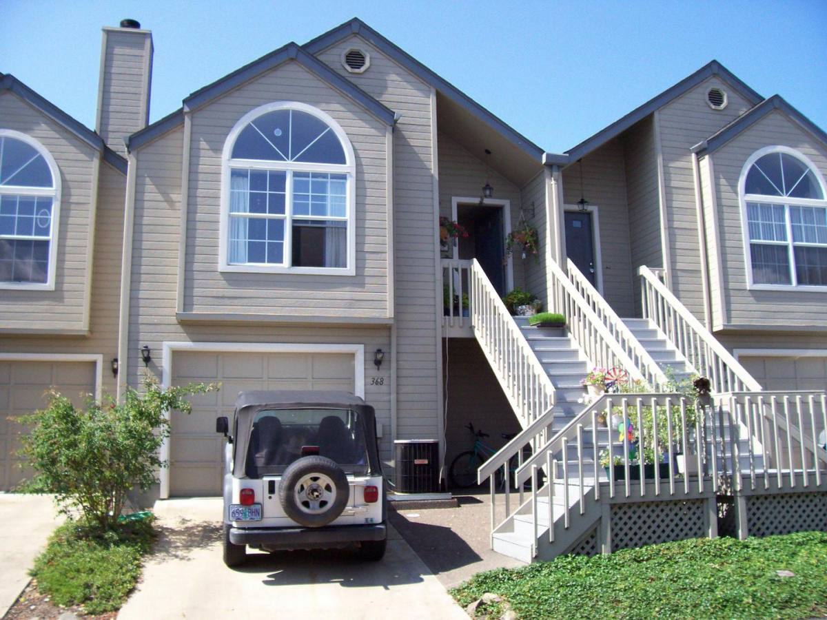 Townhouse for rent at 368 Glenn St, Ashland, OR 97520