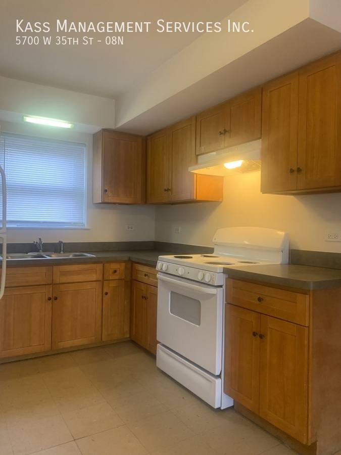Apartment for rent at 5700 W 35th St #8N, Cicero, IL 60804