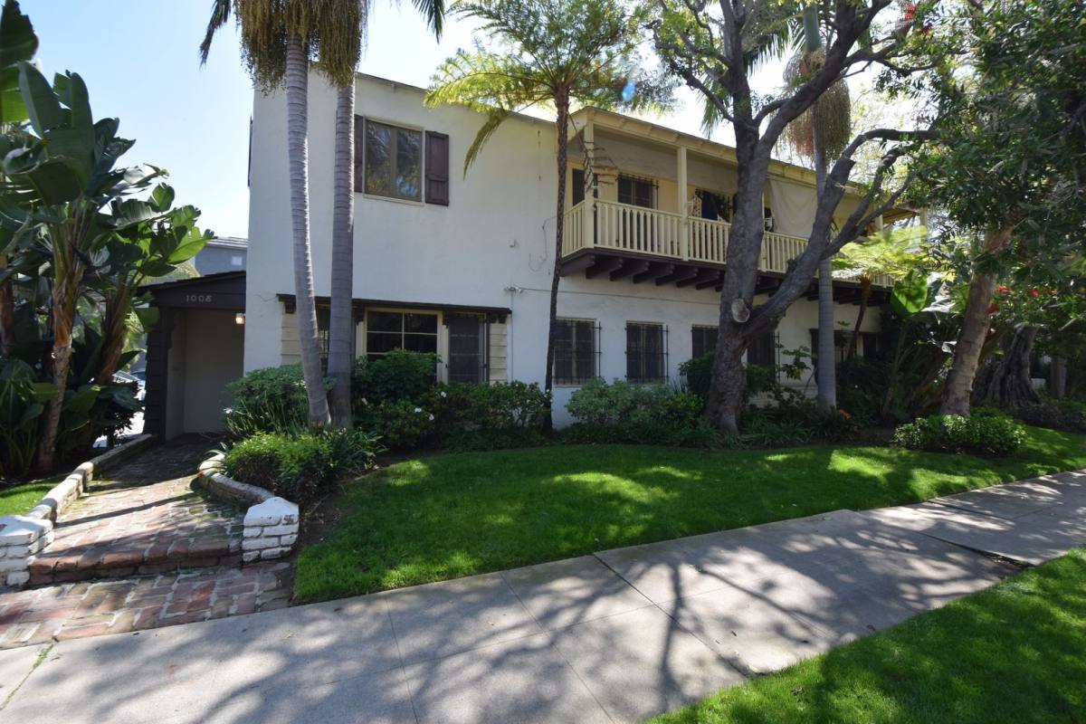 Apartment for rent at 1008 S Orange Grove Ave, Los Angeles, CA 90019
