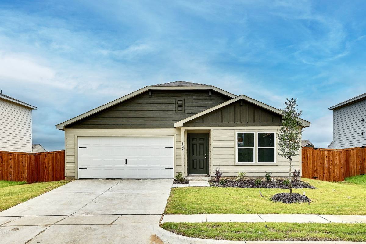 House for rent at 829 Eagles Nest Dr, Cleburne, TX 76031
