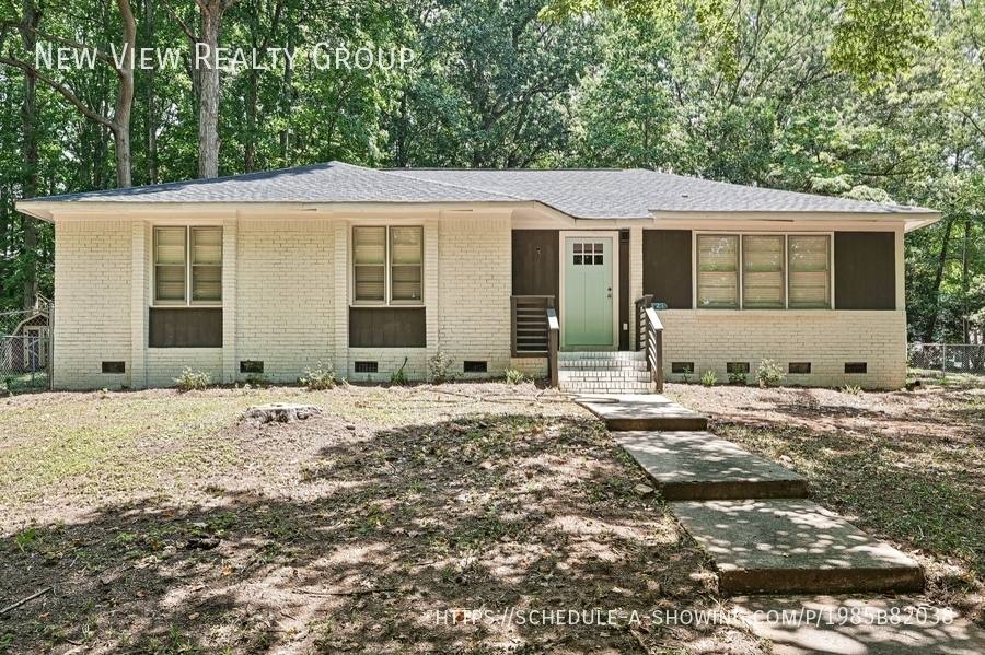 House for rent at 5121 Farm Pond Lane, Charlotte, NC 28212