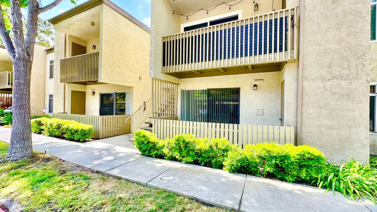 Condo for rent at 432 Edgehill Lane, Oceanside, CA 92054