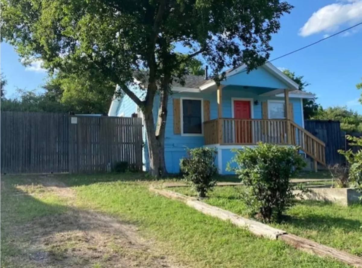 House for rent at 2507 Kahn St, Dallas, TX 75241