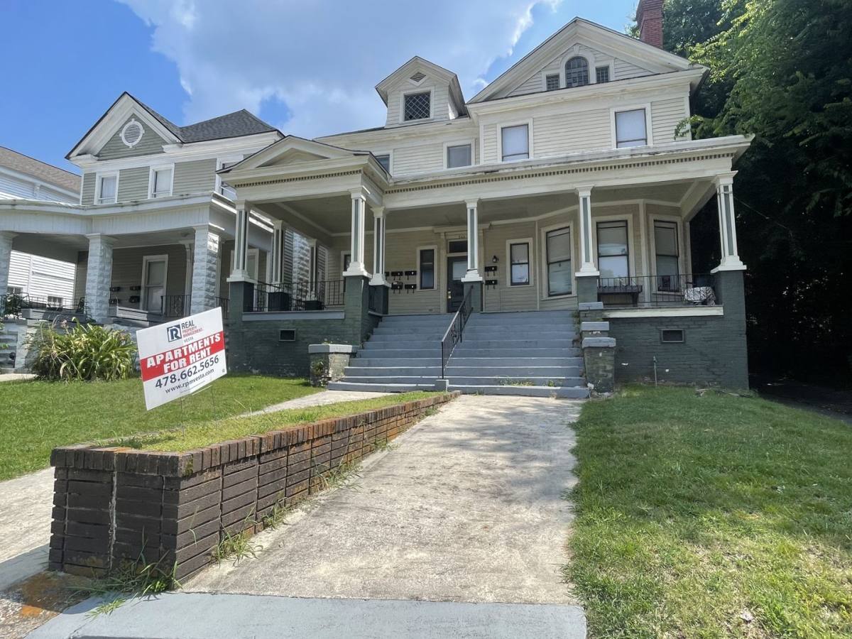 Apartment for rent at 946 Magnolia St #8, Macon, GA 31201