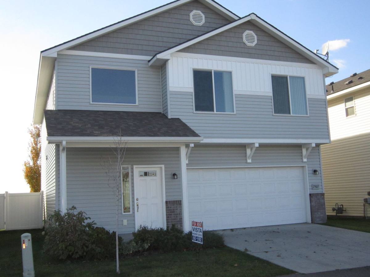 House for rent at 7907 N Holyoke Lp, Coeur D Alene, ID 83815