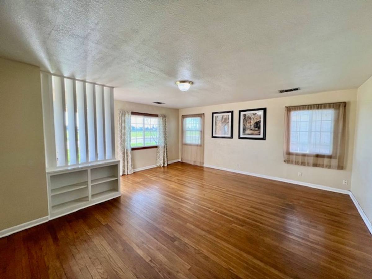 1720 Cherry Ave, Sanger, CA 93657