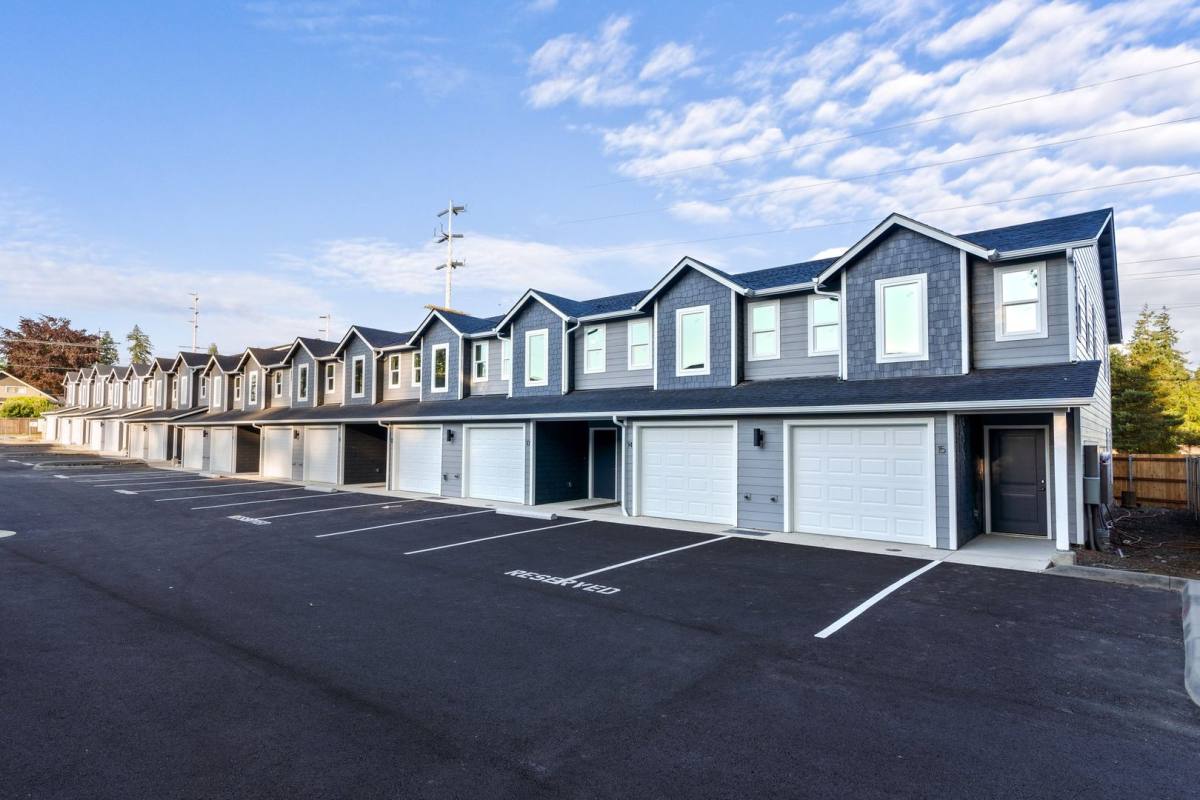 Townhouse for rent at 208 E Stella - 805-813 A B 3rd Ave NE, Napavine, WA 98565
