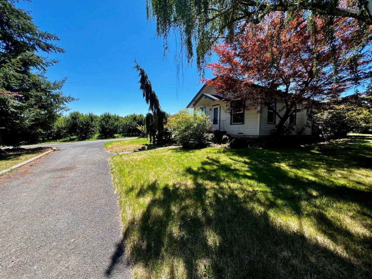House for rent at 910 Young Grade Rd, Yakima, WA 98908