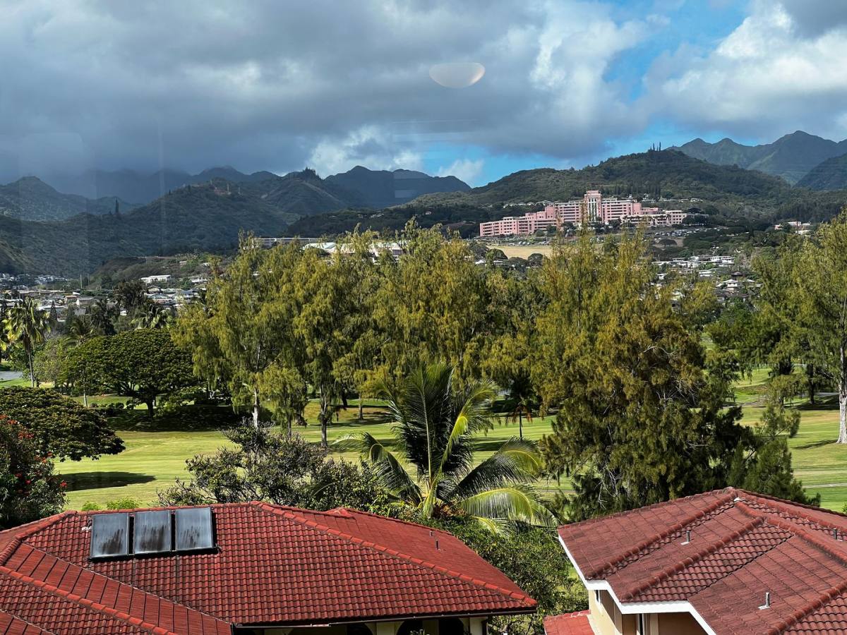Apartment for rent at 5122 Likini St, Honolulu, HI 96818