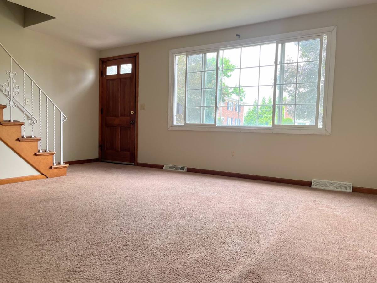 Apartment for rent at 33 Oakridge Dr, Buffalo, NY 14224