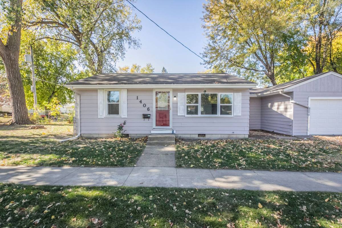 House for rent at 1406 E 27th Court, Des Moines, IA 50317