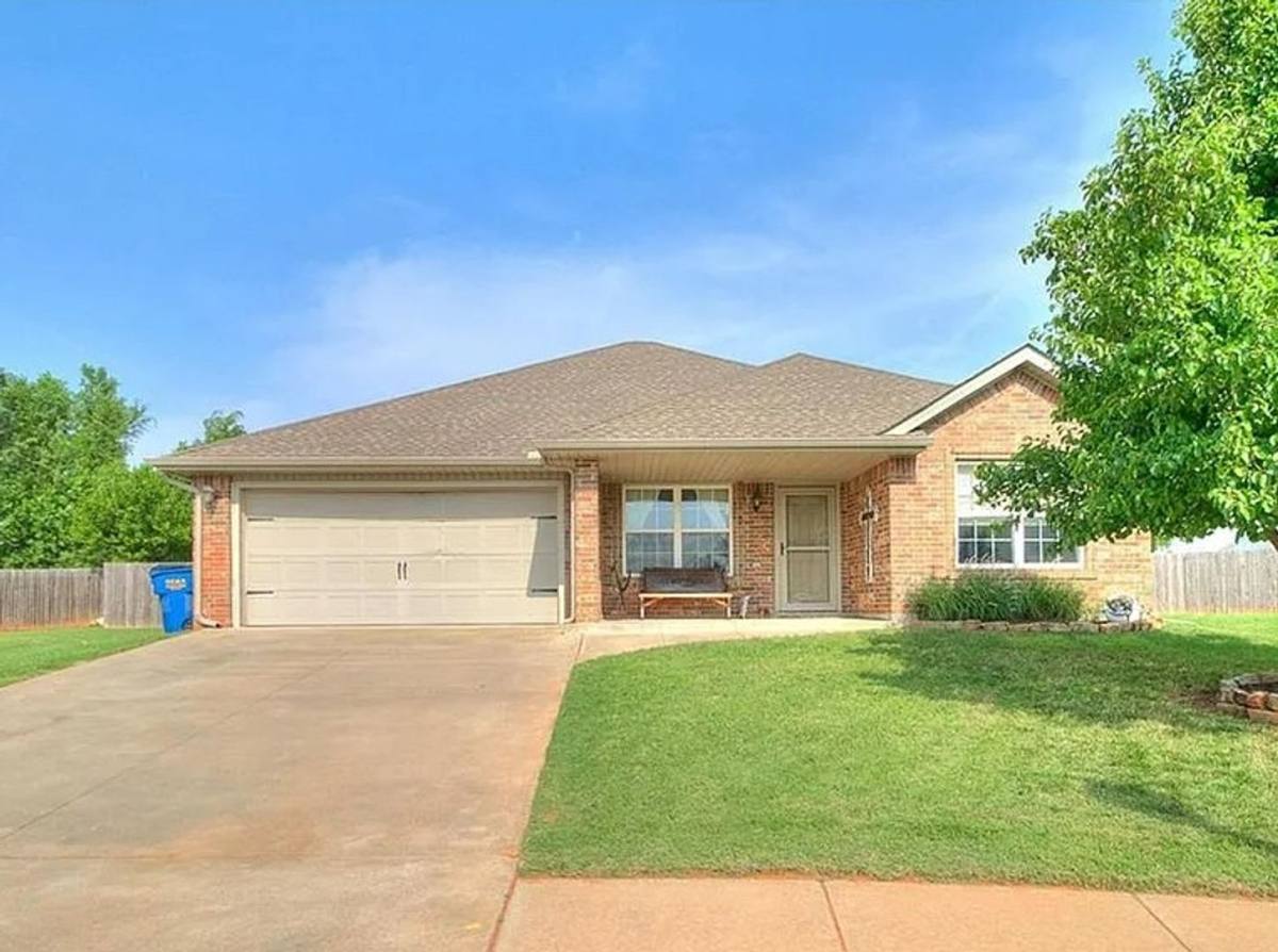 House for rent at 532 W Shadow Ridge Way, Mustang, OK 73064