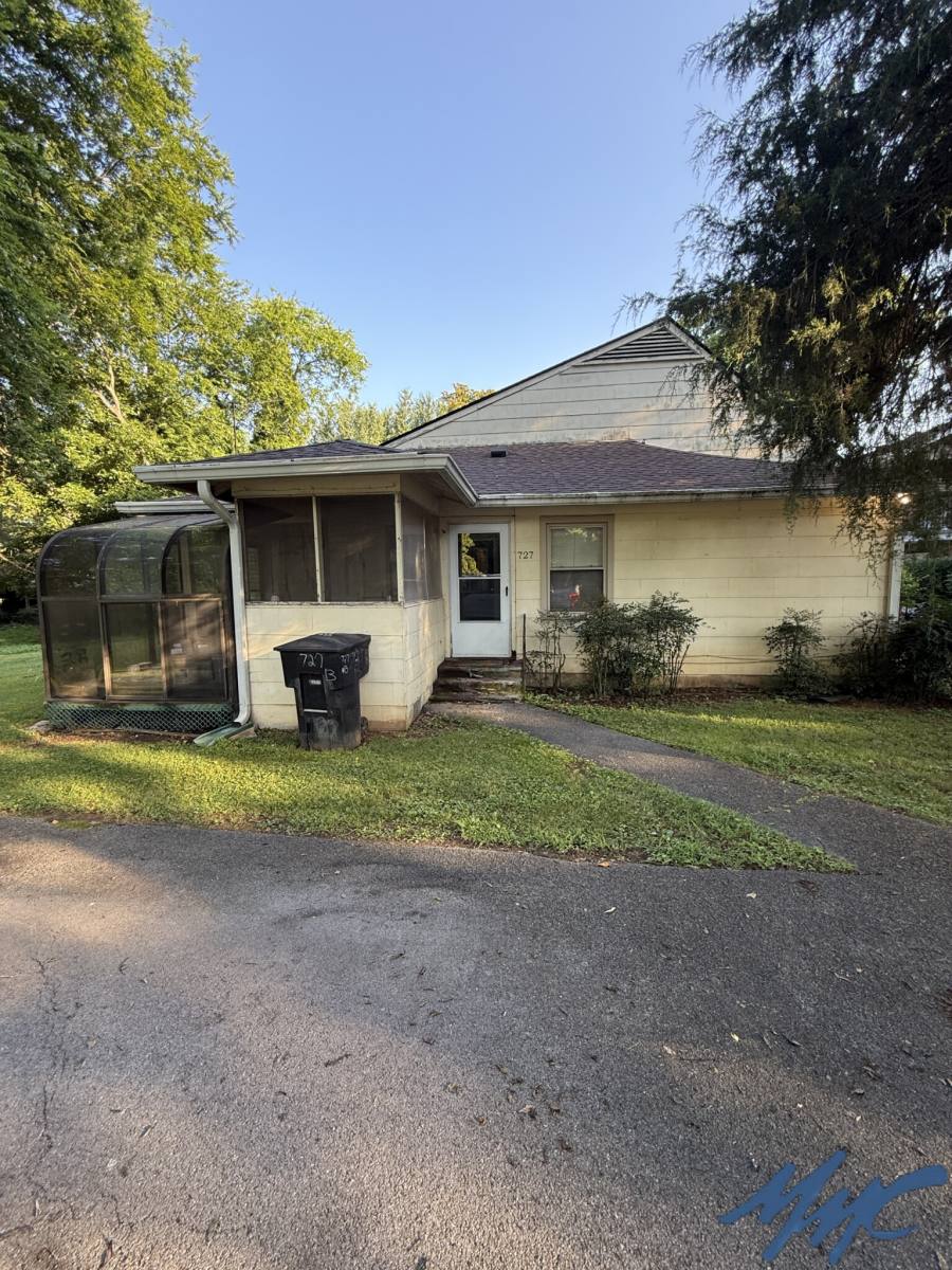 Apartment for rent at 727 W St #A, Murfreesboro, TN 37130
